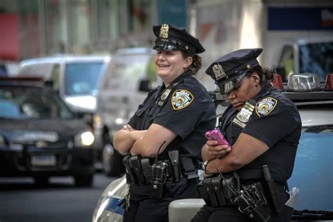 Полиция США зарплата полицейскго в Америке и как им стать