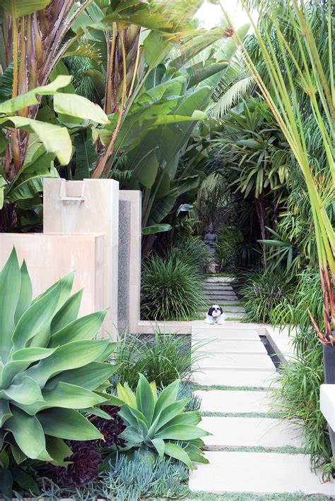An Artful Walkway Tropical Garden Design Tropical Landscape Design