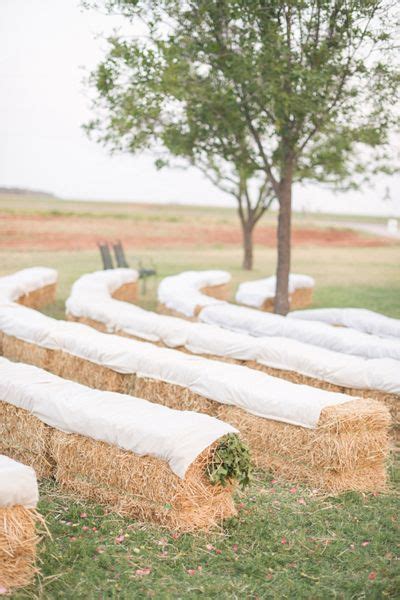 25 Chic Rustic Hay Bale Decoration Ideas For Country