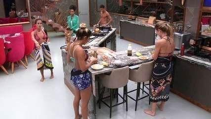 Felipe atende o big fone bbb 2020,bigbrotherbrasil,brother,ao,vivo,marcela no paredao,marcela bbb,marcela bbb 20: Carolina especula ordem do Big Fone: 'Uma imunidade e um ...