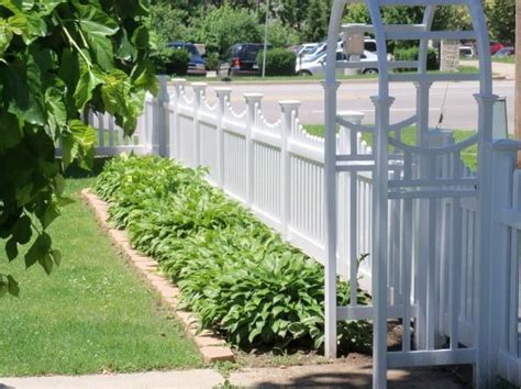 20 White Picket Fence Landscaping Ideas And Designs