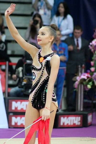 World champion with the ribbon, dina put in a strong performance but her sister arina was even better scoring 24.7, 0.05 ahead of her sister. Dina AVERINA (Russia)🇷🇺 ~ Ribbon @ Grand Prix Moscow 2017 ...
