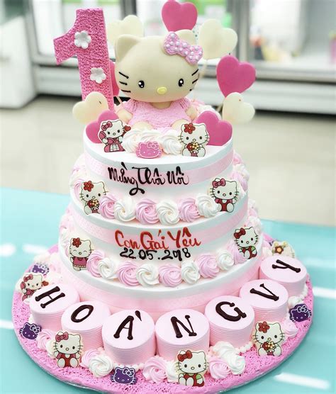 Bánh Sinh Nhật 3 Tầng Tạo Hình Hello Kitty Gắn Bánh Nhỏ Màu Hồng đẹp