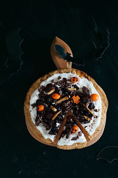 halloween candy cookie pizza   bake