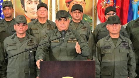 vladimir padrino lópez afirmó que tendrán que pasar sobre los cadáveres del alto mando militar