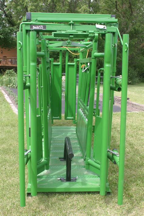 Real Tuff Portable Cattle Squeeze Chute For Sale
