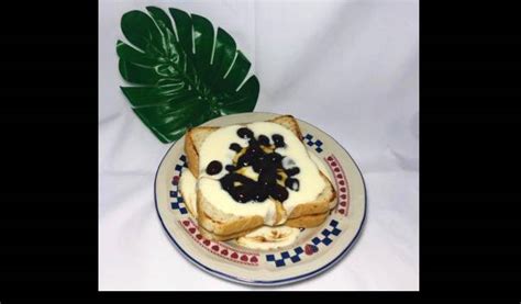 Letakkan stroberi di atas dua lembar roti dan tutup dengan dua lembar roti lainnya. Boba di Atas Roti atau Boba Toast, Ternyata Ini Cara Mudah ...