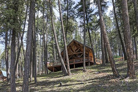 Cabin rentals in montana are a great way for you and your family to experience camping and also have most of the conveniences of home. Flathead Lake Cabin Rental | Getaway in Montana