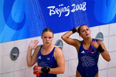 Why Olympic Divers Shower After Each Dive Popsugar Fitness