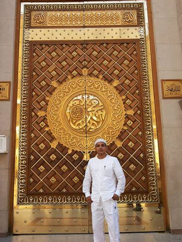 Tanah mekkah yang notabene sejak dulu dikenal tandus bisa menghasilkan air tanpa pernah berhenti. Sejarah Air Zam zam dan Keistimewaannya - JUAL ZAM ZAM ASLI