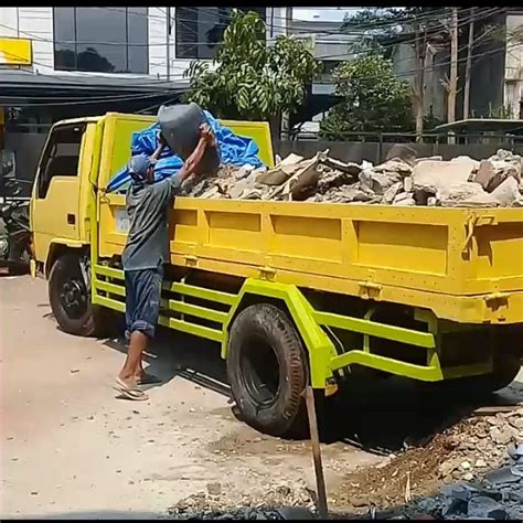 Baja ringan menjadi salah satu tipe konstruksi baja ringan dapat dengan mudah dipotong dan dibentuk mengikuti bentuk rangka atap yang kita kamu juga bisa membongkar materialnya dengan cara dilelehkan dan dibentuk menjadi salah satu bahan. JASA BUANG PUING JAKARTA - Jasa Buang Puing Jakarta