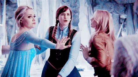 Elsa and Anna - Elsa et Anna photo (38164636) - fanpop