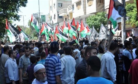 Jumlah korban tewas di jalur gaza akibat peperangan sebelas hari antara israel dan milisi palestina mencapai 232 orang. Warga Gaza peringati hari Al-Quds sedunia - Suara Palestina