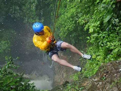 Excurie In Arenal Canyoning Van Verre