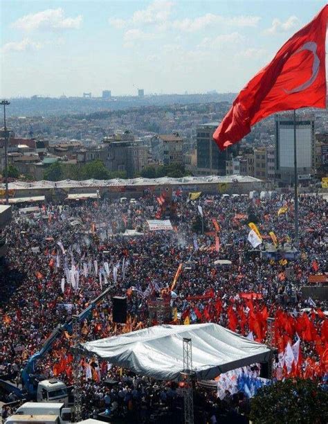 Taksim Square Earlier Today In Istanbul Tarih Geziler Kare