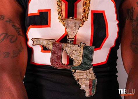 4 000 Sapphires Sparkle In 2020 Edition Of Miami Hurricanes’ ‘turnover Chain’ Roemer Originals