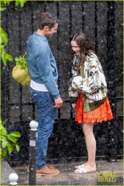 Photo Lily Collins Caught In Rain With Lucas Bravo Emily In Paris 41