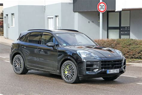 2022 Porsche Cayenne Facelift Interior Gets New Screens, Electric