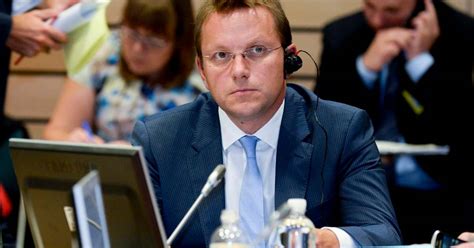 Elindult az online oltási időpontfoglaló: Elfogadta Várhelyi Olivér biztosjelölt kinevezését az EP ...