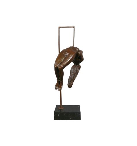 Statue En Bronze D Une Femme Nue Suspendue Sculpture