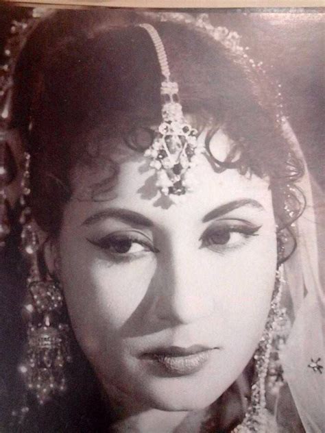 Meena Kumari Vintage Bollywood Bollywood Actress Beautiful Actresses
