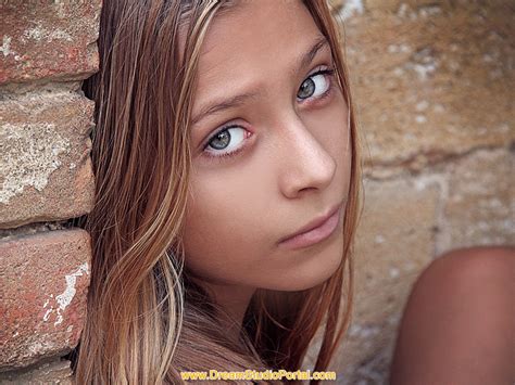 Young Fashion Teen And Preteen Amatuer Models