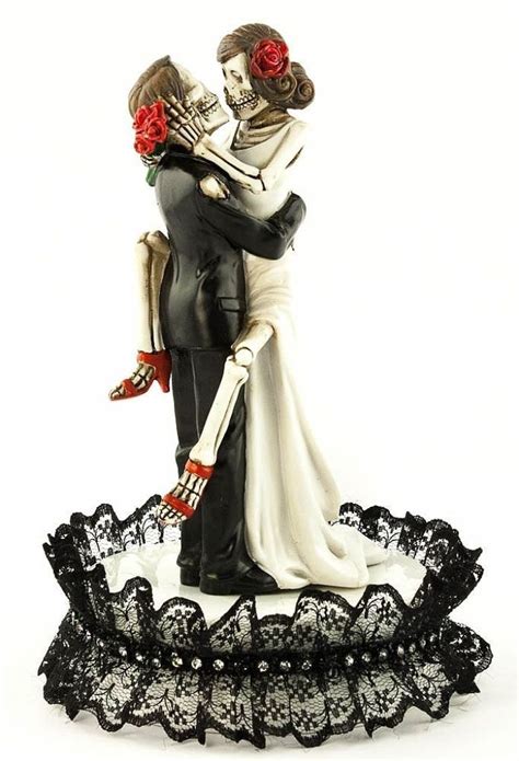 50 Funniest Wedding Cake Toppers That Ll Make You Smile [pictures] Skull Wedding Cakes