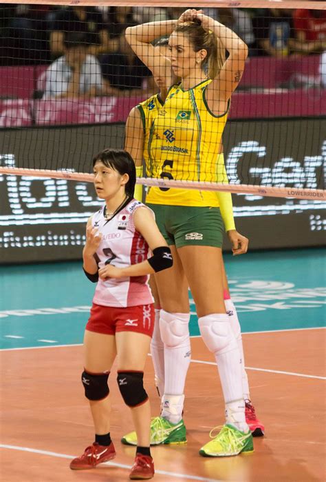 Tall And Small Volleyball Players By Lowerrider Voleybol şortu