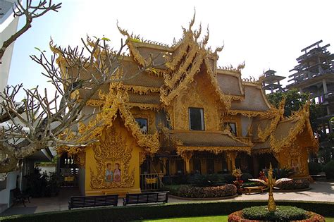The temple was the residence of king mengrai, who founded chiang mai, and is noteworthy for a chedi supported by rows of elephantine buttresses. Customize Tours | Private Tour Guide in Chiang Mai ...