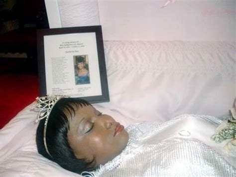 Fred Hampton 32 Tragic Photos Of Open Casket Funerals For Black