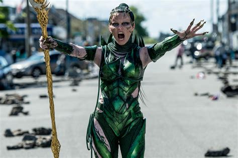 Power Rangers Cast 2017: Elizabeth Banks is Rita Repulsa – Footwear News