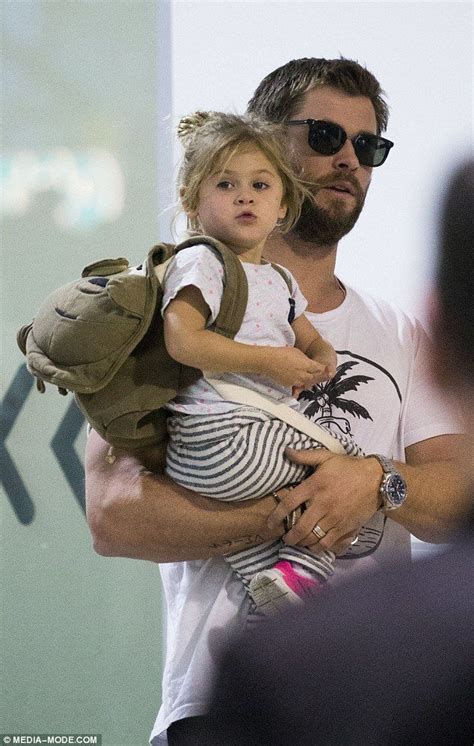 Chris Hemsworth And Wife Elsa Pataky Arrrive Home With Daughter Hemsworth Chris Hemsworth