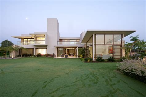 The Urbane House | Hiren Patel Architects | Archello