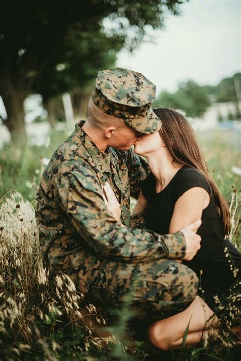 Pin By Photographie Art On Amour And Army In 2020 Military Couple