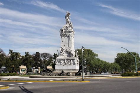 Monumento A La Carta Magna Y Las Cuatro Regiones Argentinas El