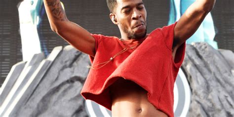 These 10 Sexy Celebs Show That The Male Crop Top Never Really Ever Went