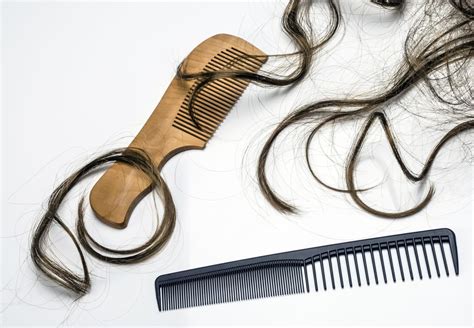 Yuk, cari tahu cara mengatasi rambut rontok yang benar dan mudah dilakukan sebelum rambutmu menjadi botak. Cara Paling Efektif Mengatasi Rambut Rontok | HonestDocs