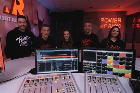 „power Hit Radio“ Laidų Vedėjai Stojo į Kovą Kurią Porą Palaikote Jūs