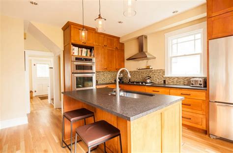 When you're limited on space, putting your main sink in the island can save your kitchen layout and functionality. Multifunctional Kitchen Islands with Sink - Rilane