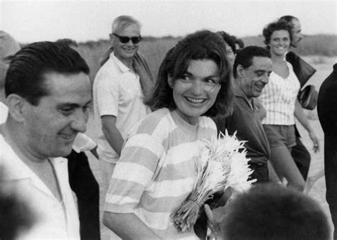 30 Rare And Candid Photographs Capture Jackie Kennedy On Vacation In Ravello Italy During The