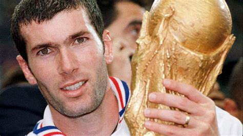 Als spieler war zidane selbst von 2001 bis 2006 für real aufgelaufen, danach endete seine karriere als vereinsspieler. Zinedine Zidanes CL-Highlights: Alles begann mit Rapid ...