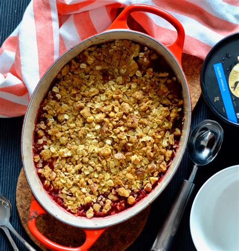 Apple Berry Crumble With The Le Creuset French Oven Apple And Berry