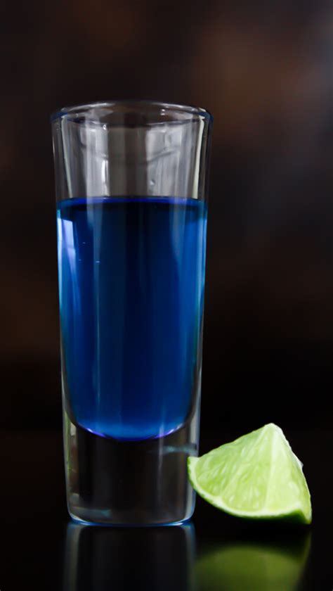 Cocktail and mixed drink recipes. Blue Kamikaze - Daily Appetite