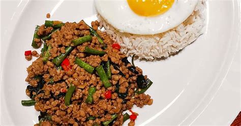 We arrived at the restaurant just in time to get seated before their afternoon closing. 泰式羅勒炒豬肉碎 THAI BASIL MINCED PORK WITH RICE (PAD KRA PAO ...