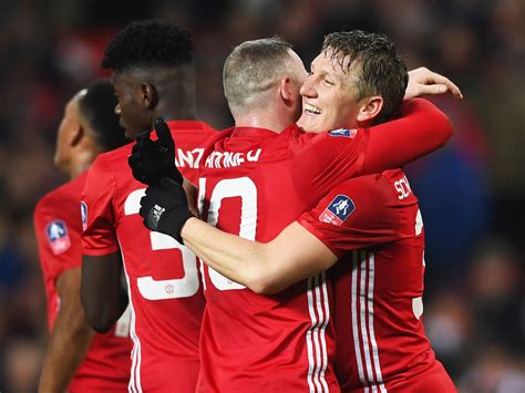 Schweinsteiger training with u23 squad. Bastian Schweinsteiger rolls back the years as Manchester ...