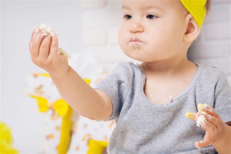 Ab wann darf ein baby sitzen? Baby Led Weaning (BLW): Alle Infos zum breifreien Beikoststart