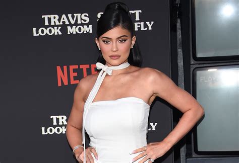 Kylie Jenner Shows Off Her Tiny Waist After Leaving The Hospital