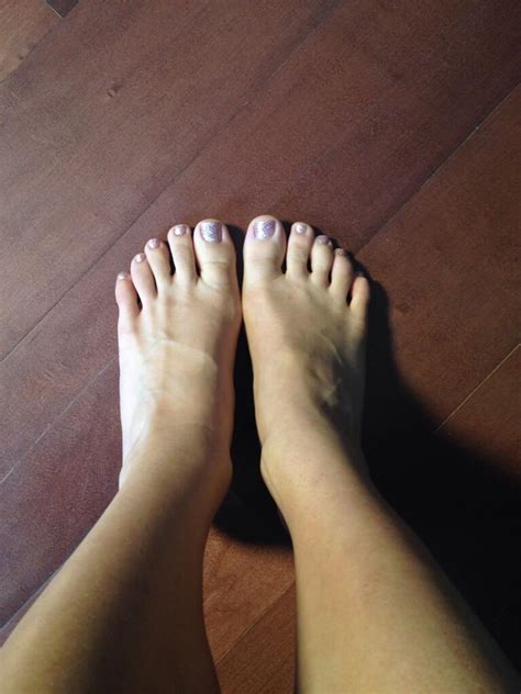 Sara Luvvs Feet
