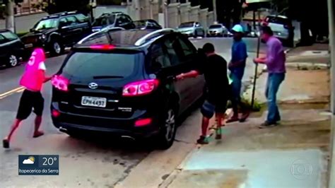 Vídeo Mostra Homem Sendo Assaltado Na Porta De Casa Na Zona Sul De Sp São Paulo G1