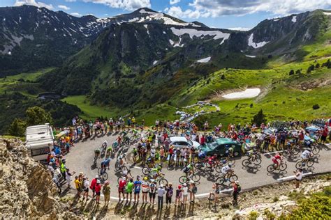 Capovelo Com Tour De France Revisits The Venerable Alpe D Huez For